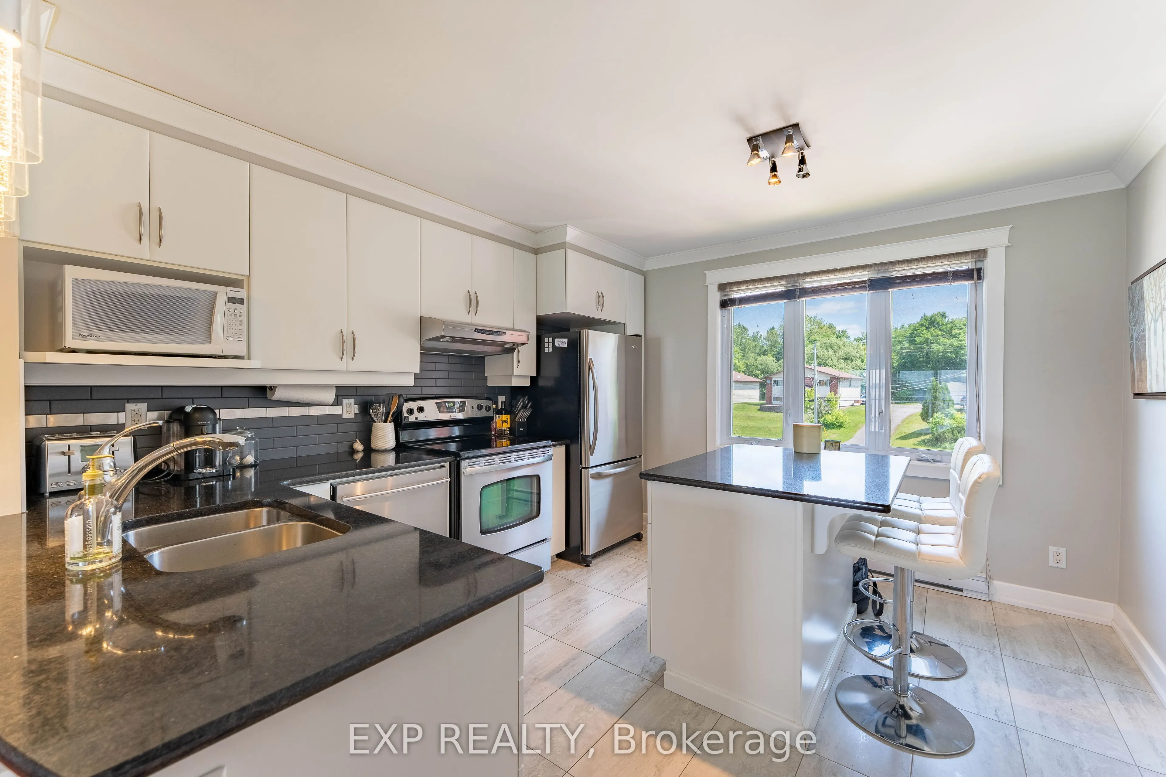 160 EDWARDS Street, #B6