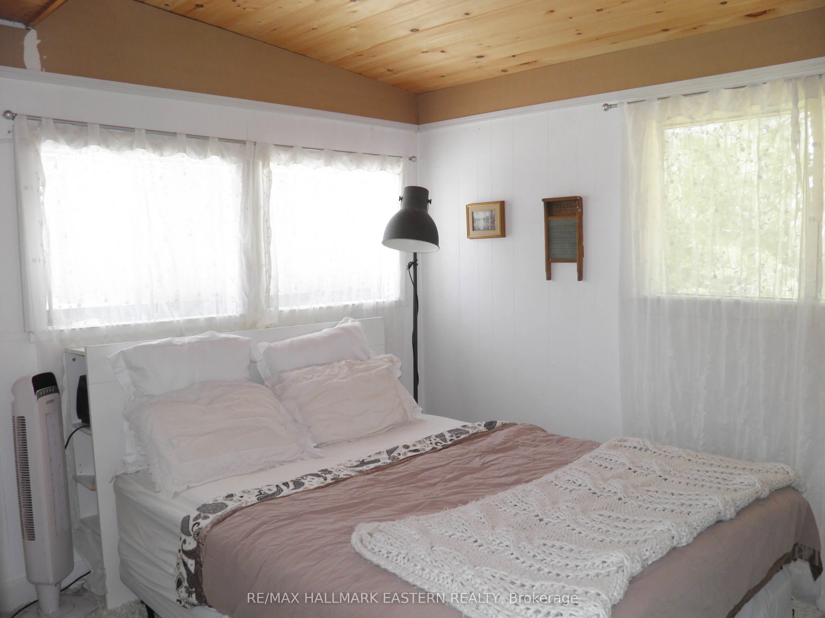 106 LAKEVIEW Crescent