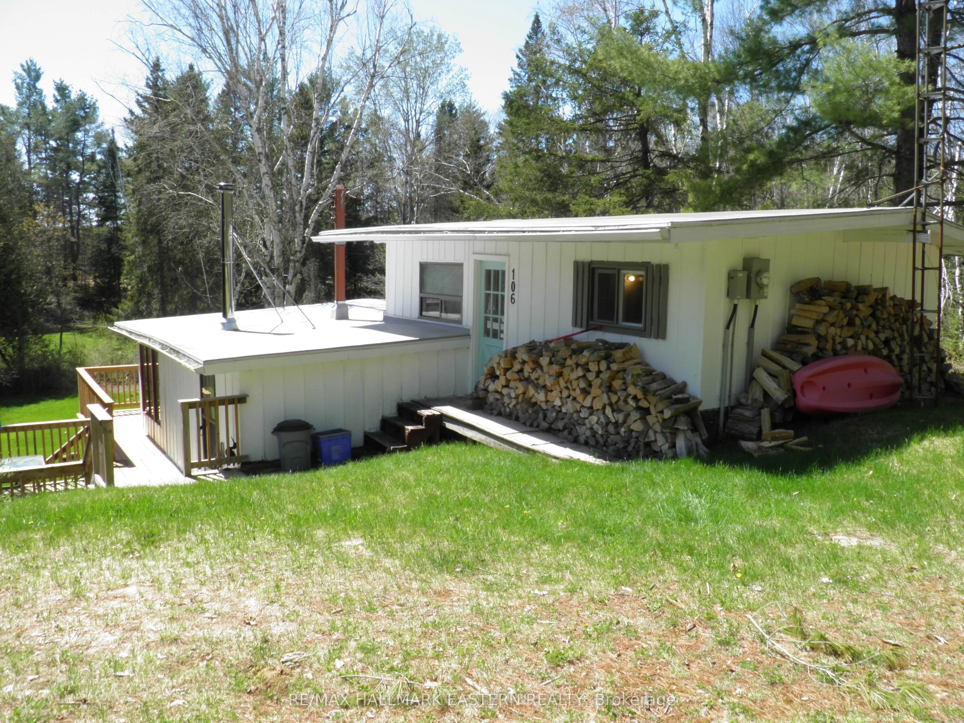 106 LAKEVIEW Crescent