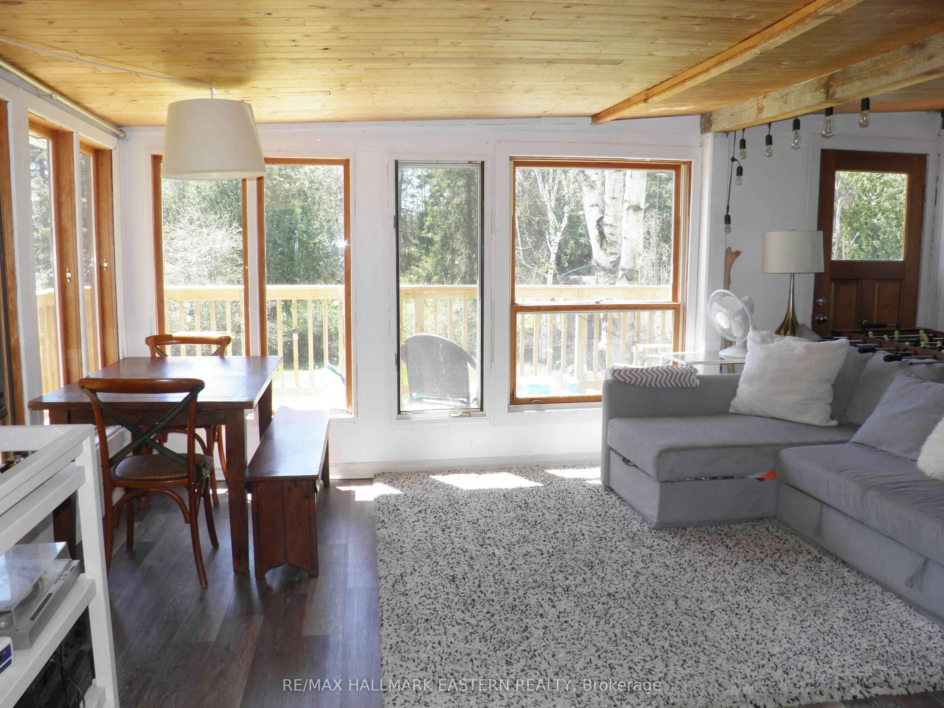 106 LAKEVIEW Crescent