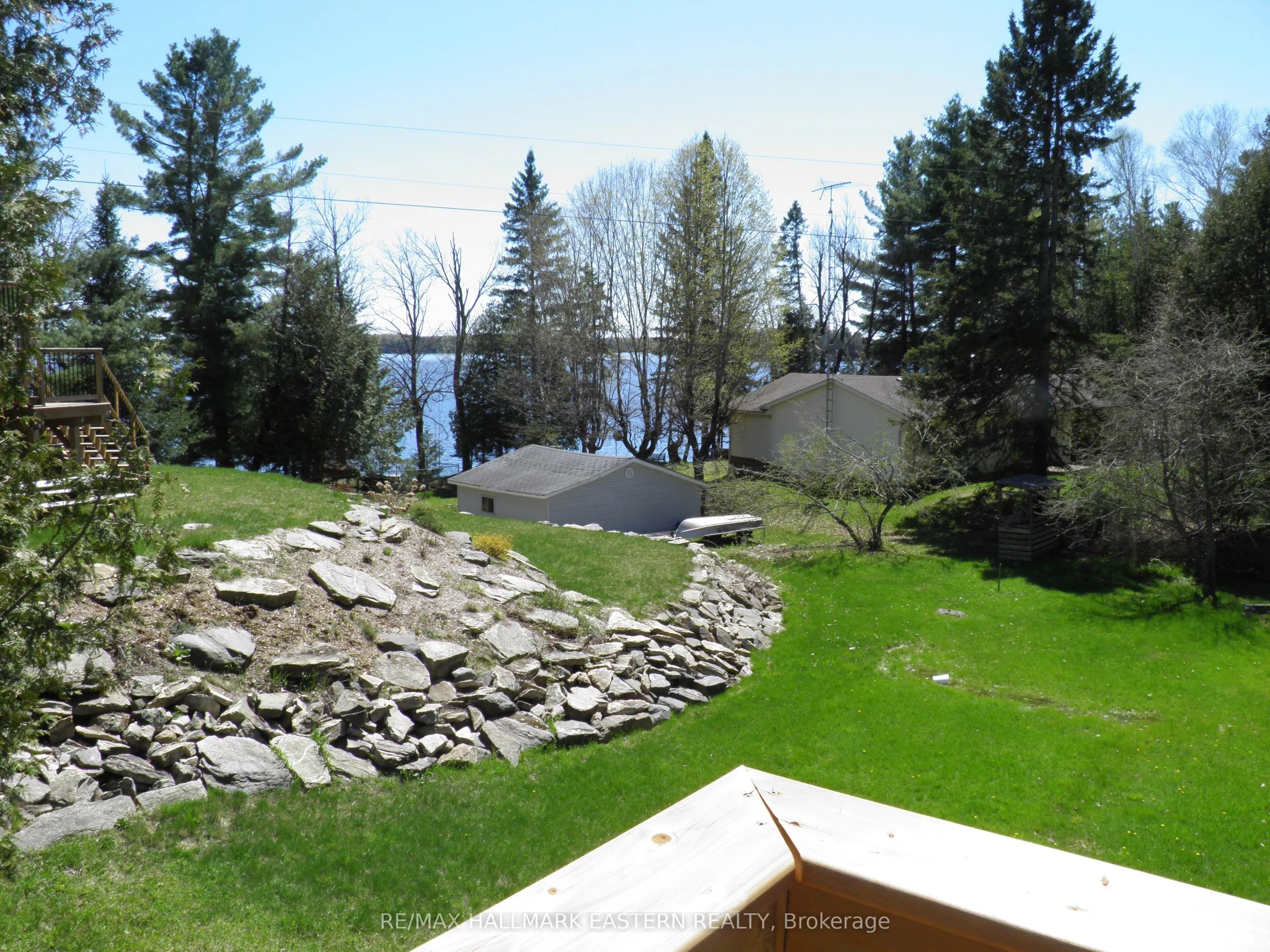106 LAKEVIEW Crescent