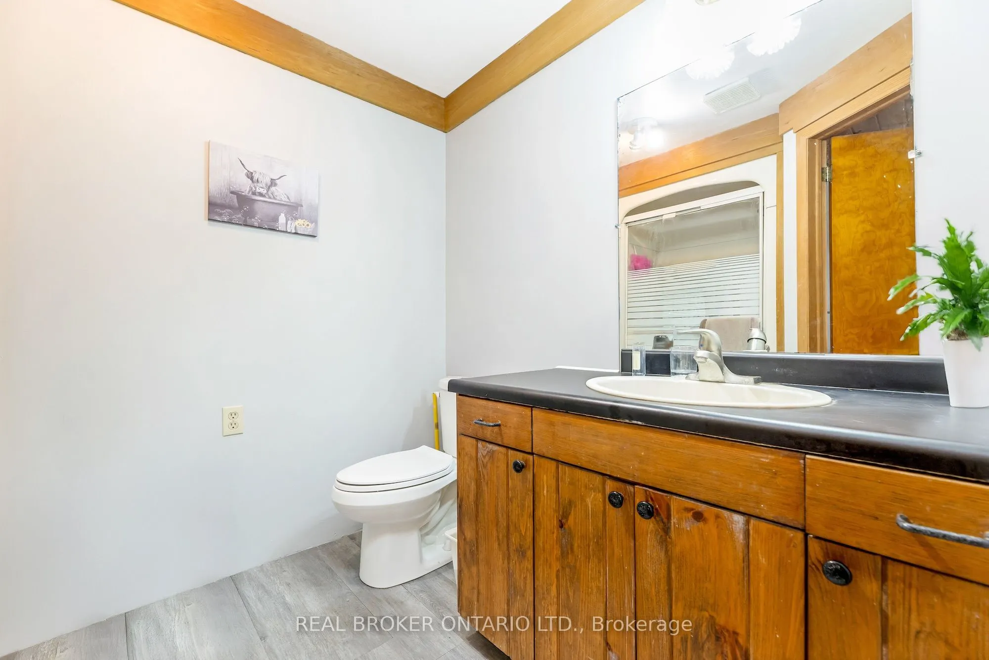 1767 Centre Road W