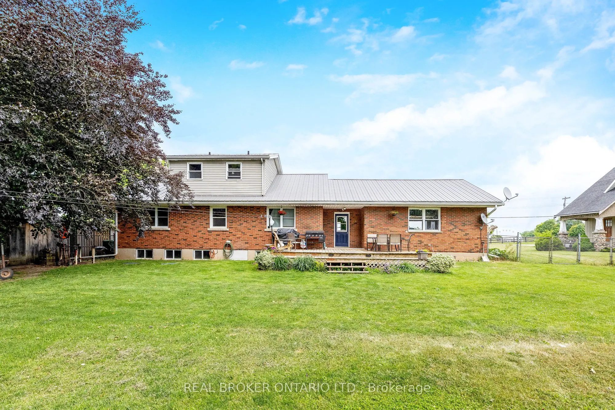 1767 Centre Road W