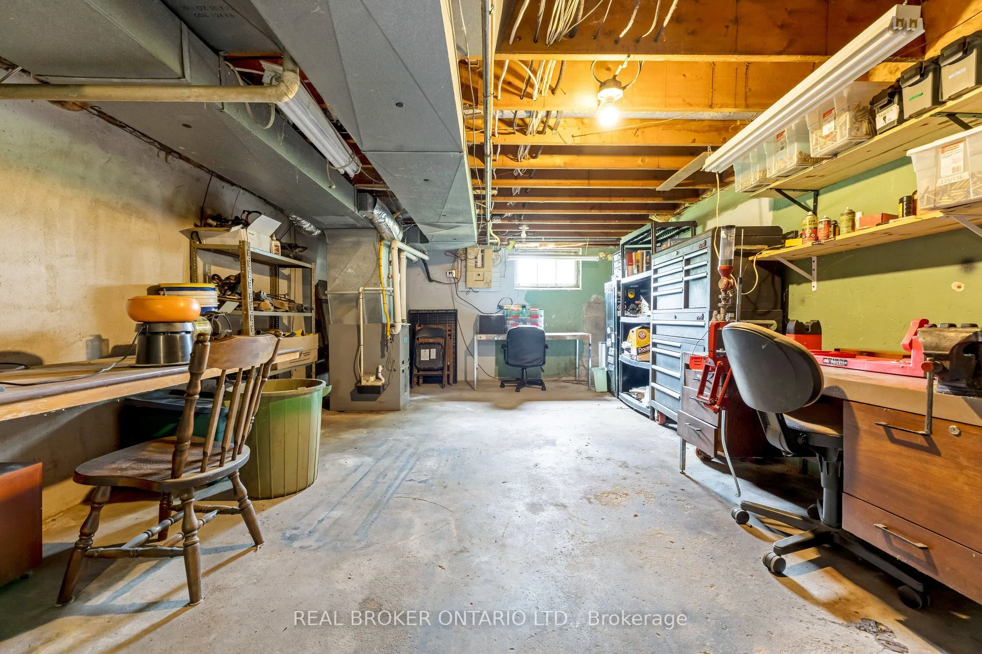 1767 Centre Road W