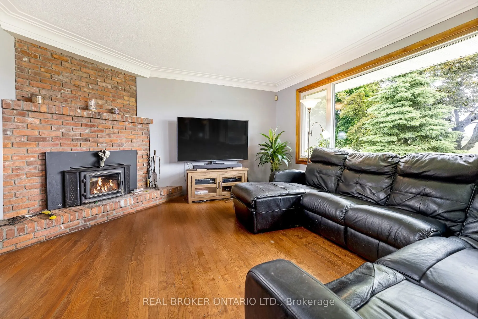 1767 Centre Road W