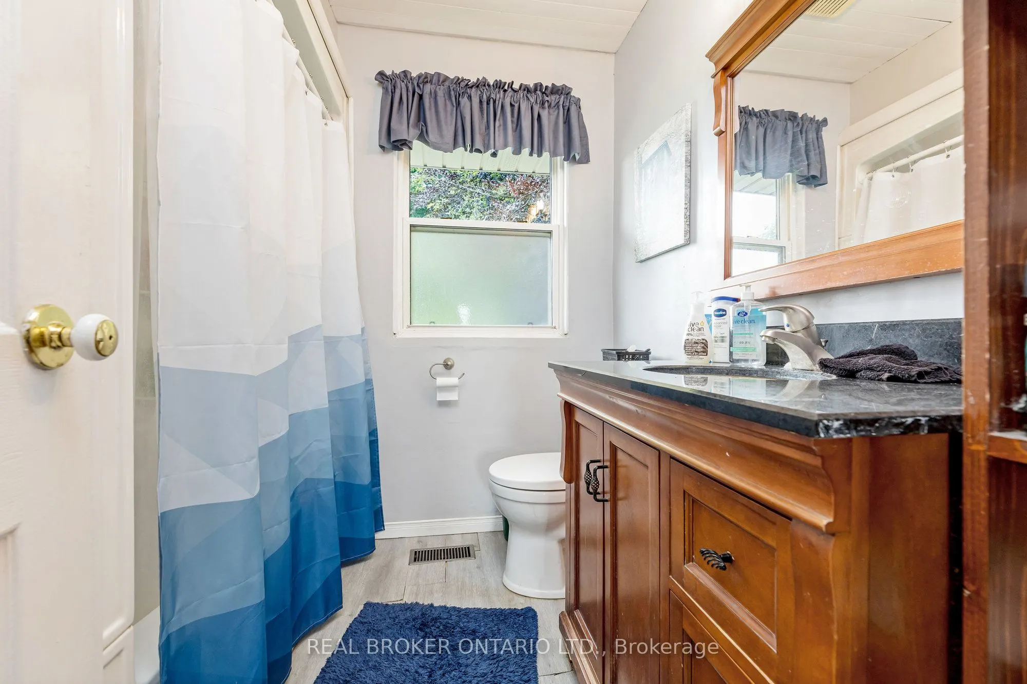 1767 Centre Road W
