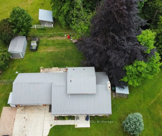 1767 Centre Road W