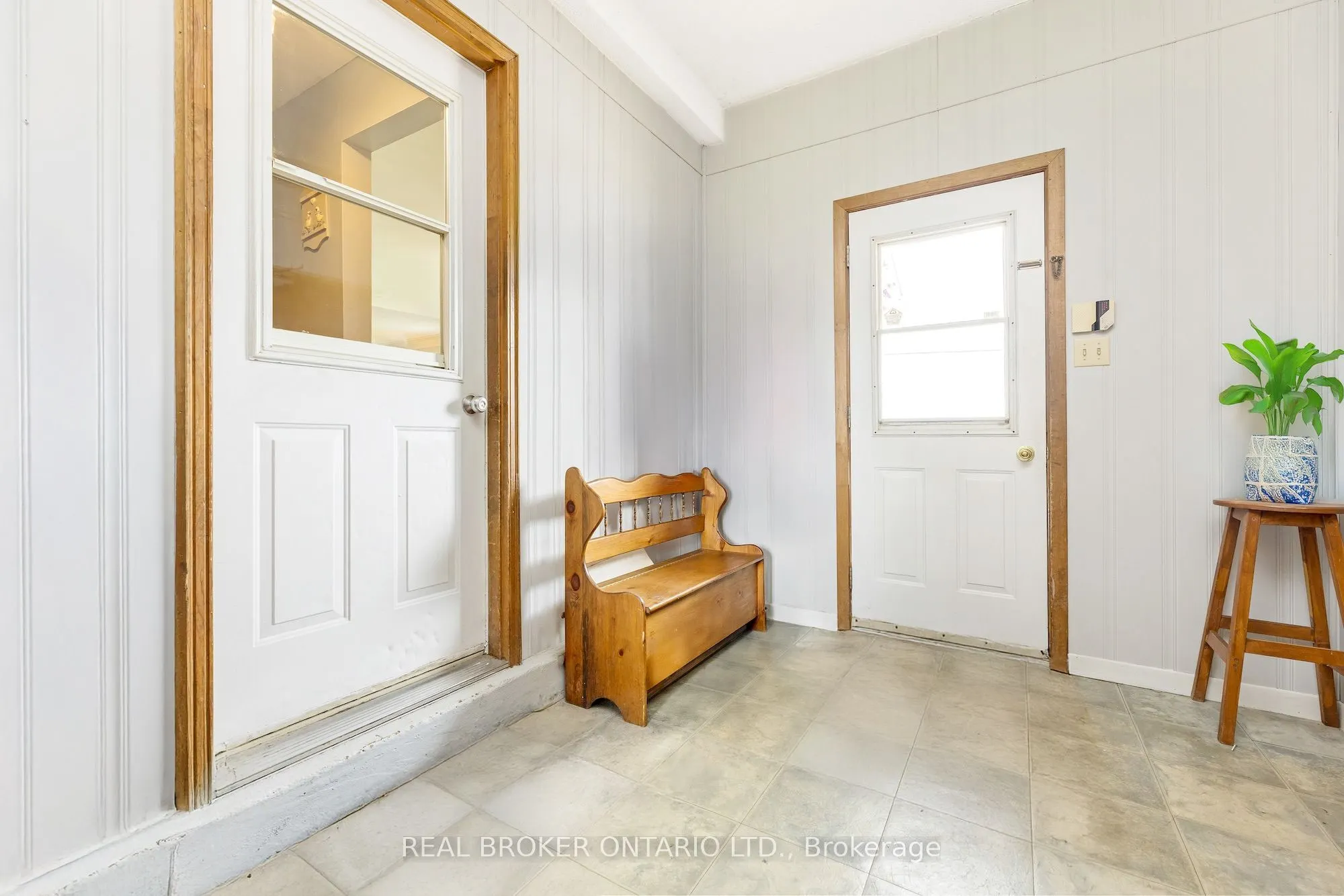 1767 Centre Road W
