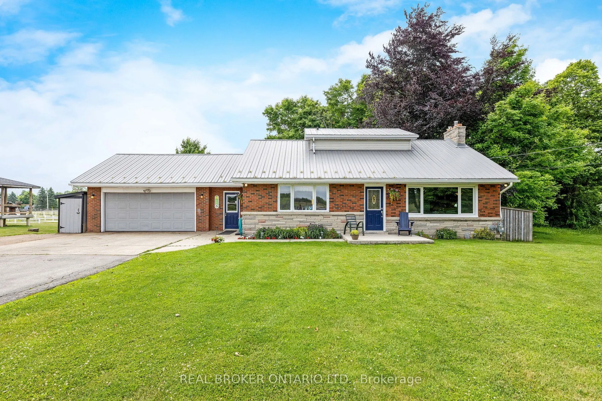 1767 Centre Road W