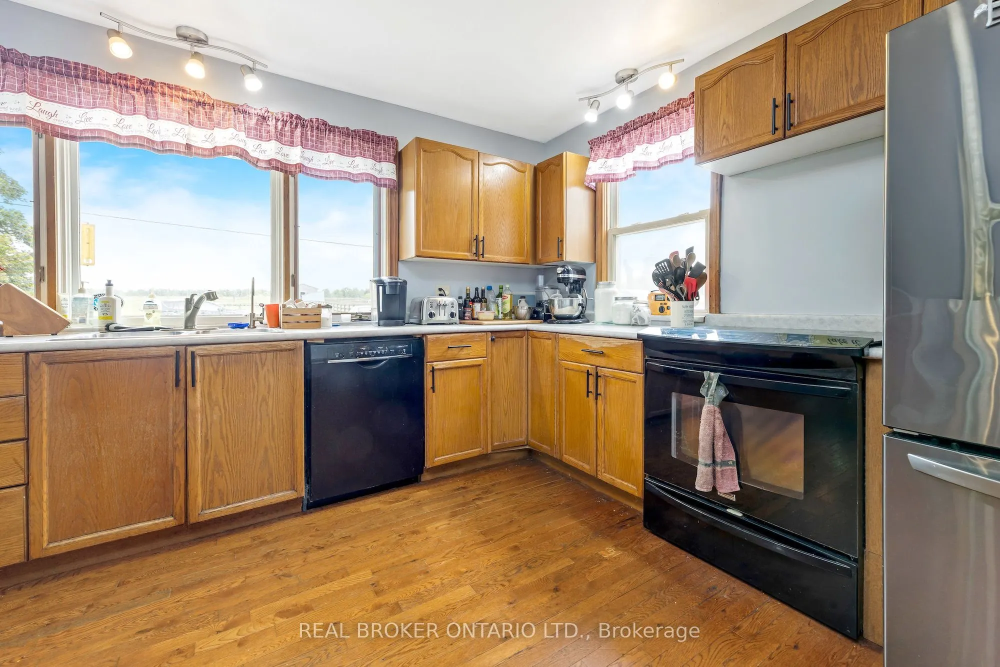 1767 Centre Road W