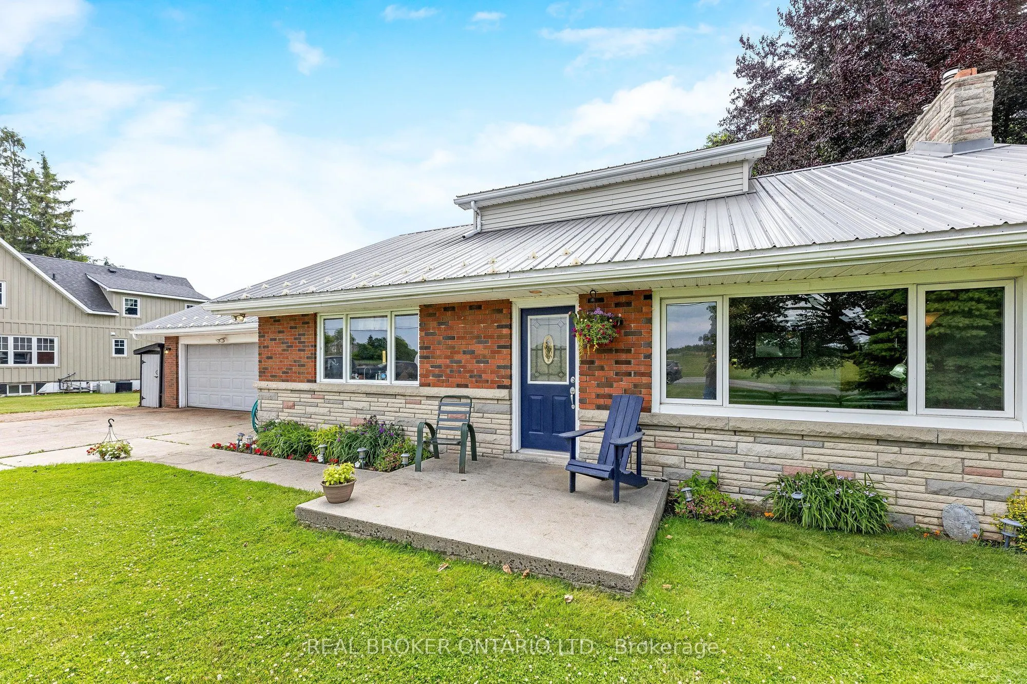 1767 Centre Road W