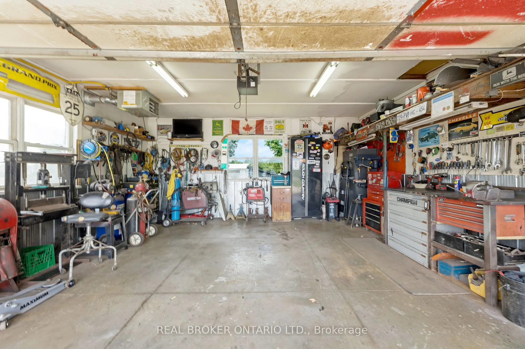 1767 Centre Road W