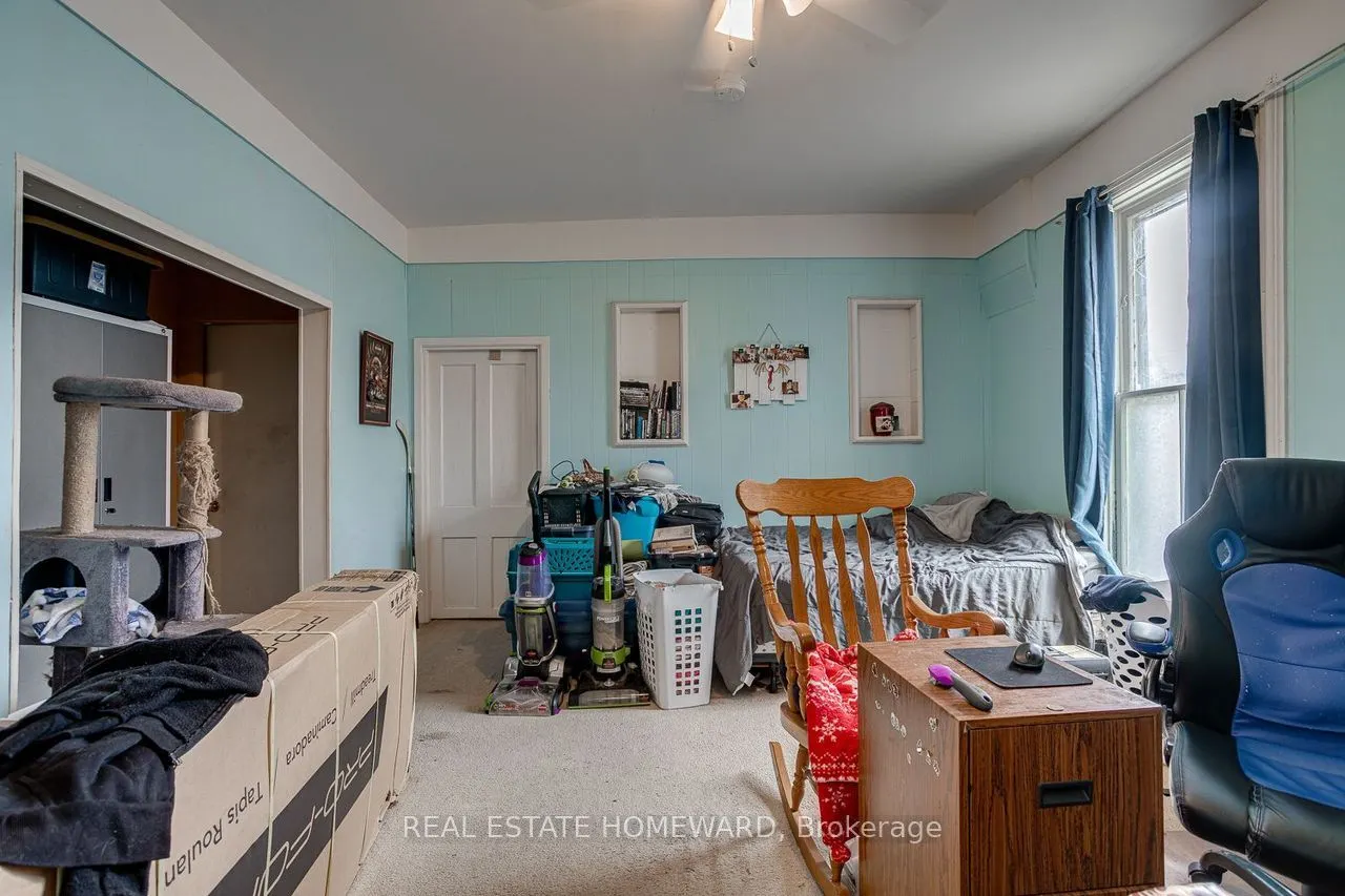 15 - 17 James Street W