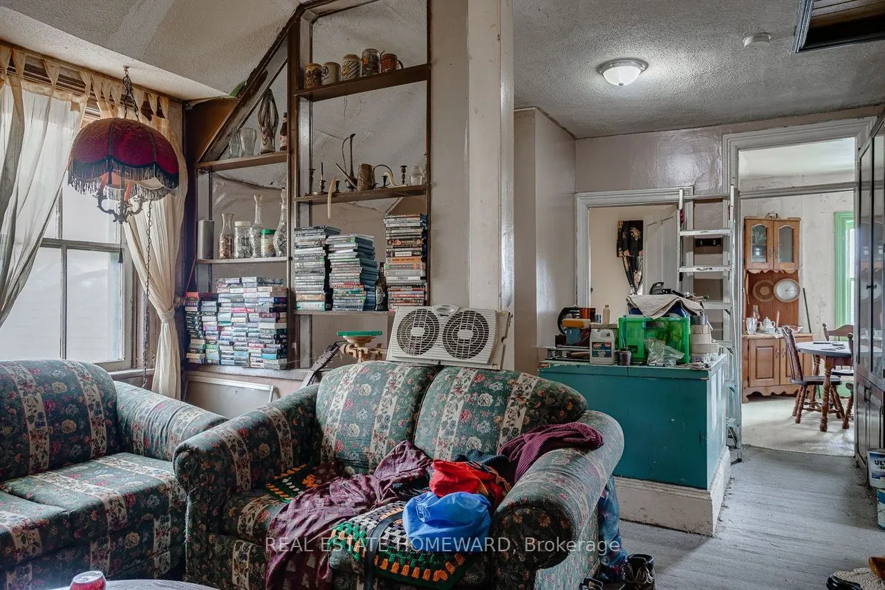 15 - 17 James Street W