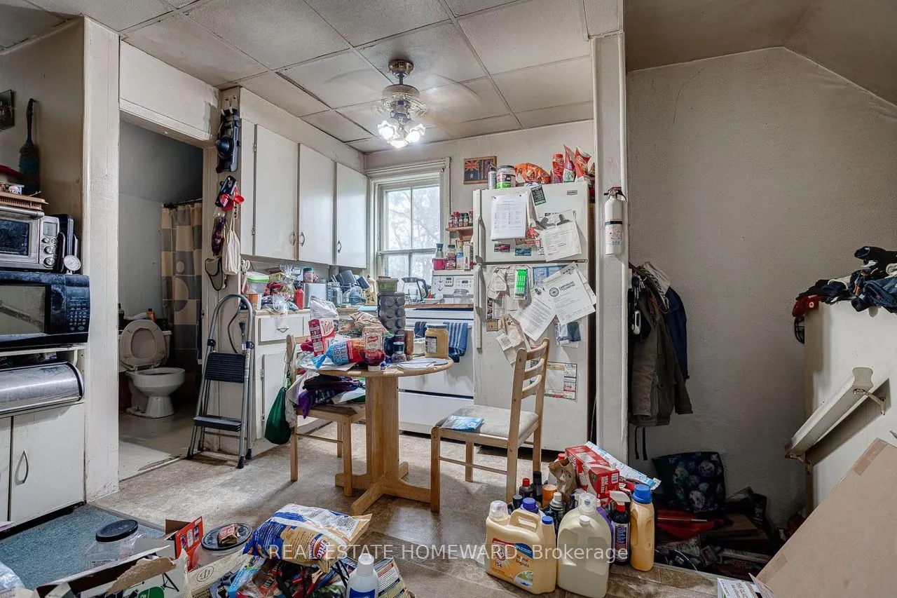 15 - 17 James Street W