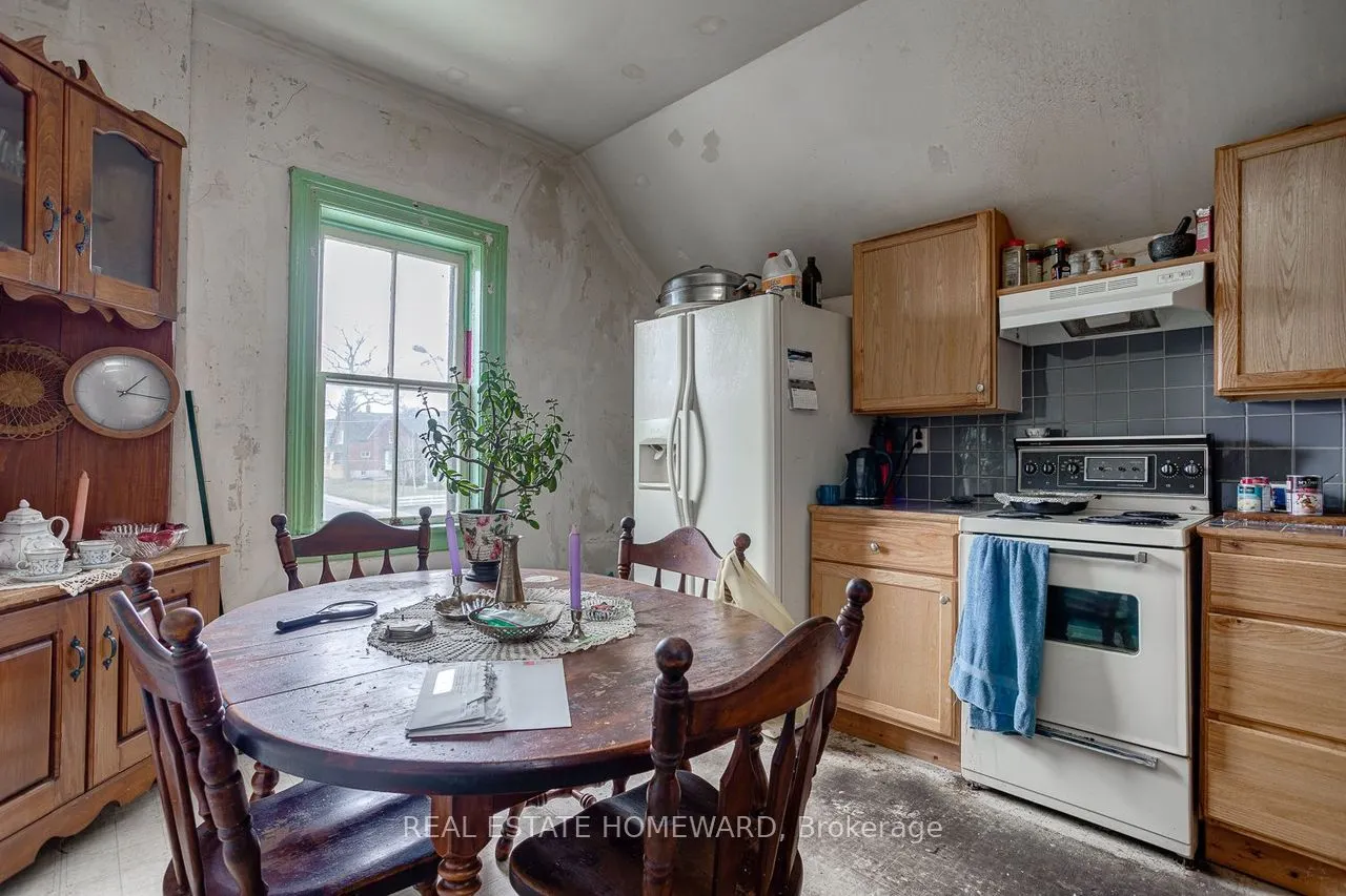 15 - 17 James Street W