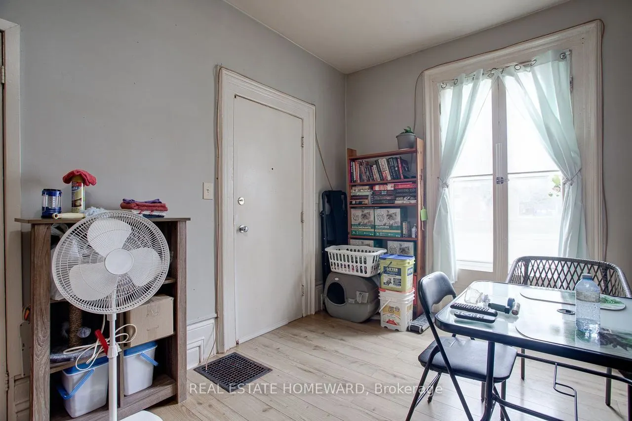 15 - 17 James Street W