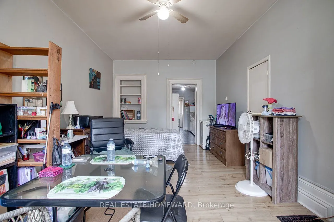 15 - 17 James Street W