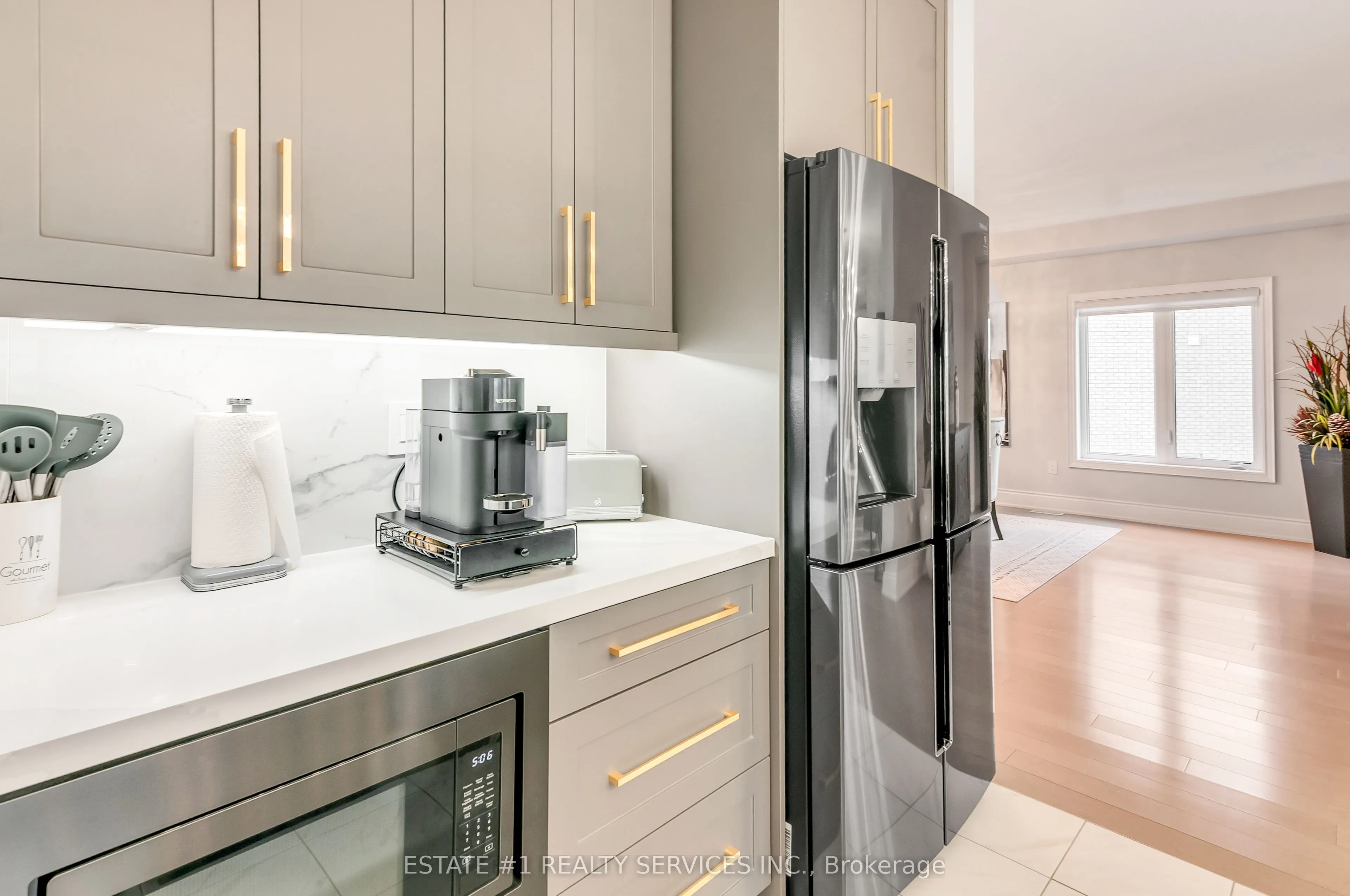 737 Gilmour Crescent