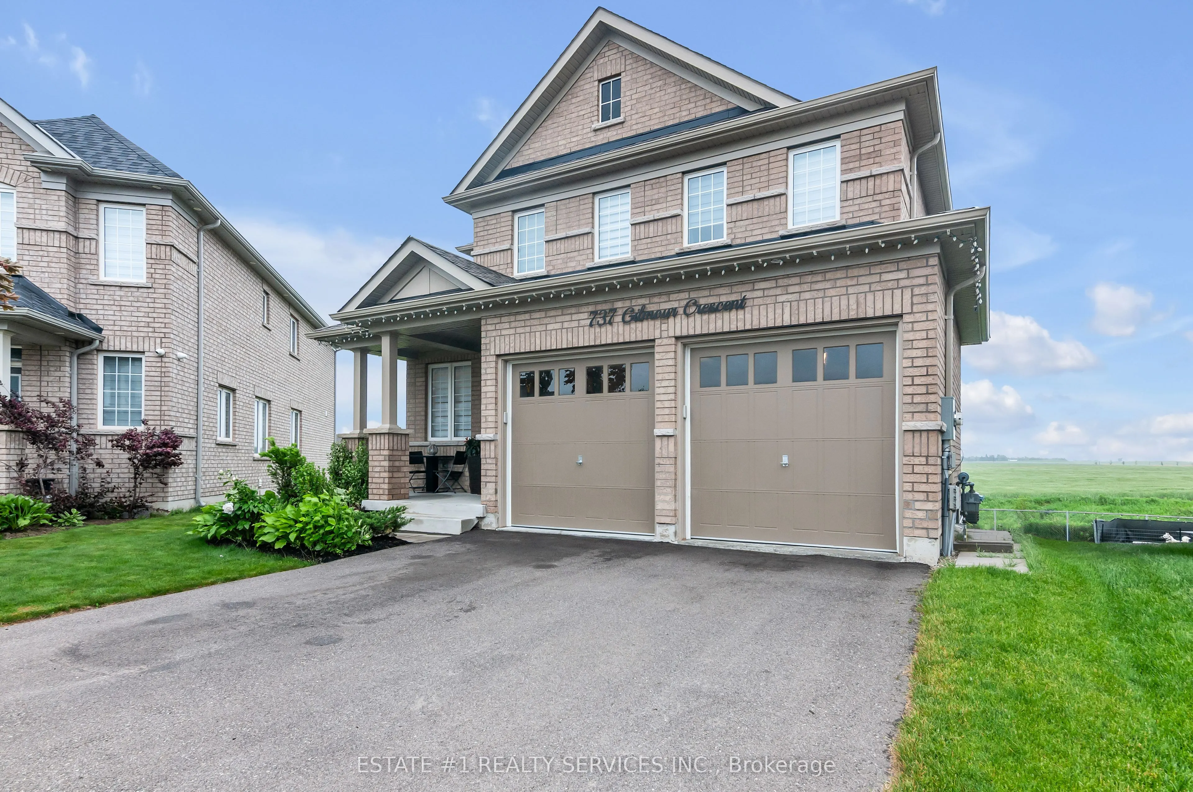 737 Gilmour Crescent
