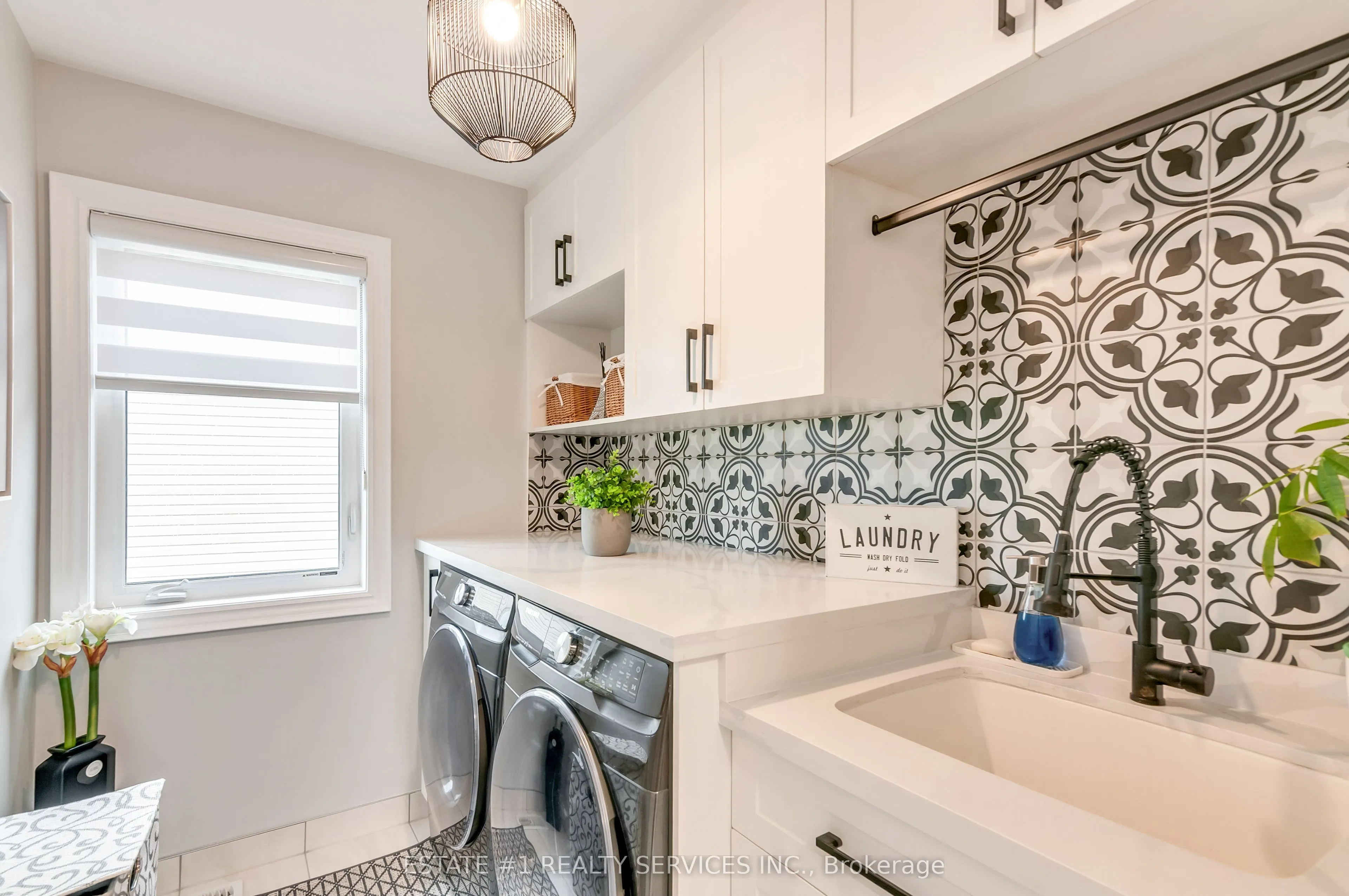 737 Gilmour Crescent