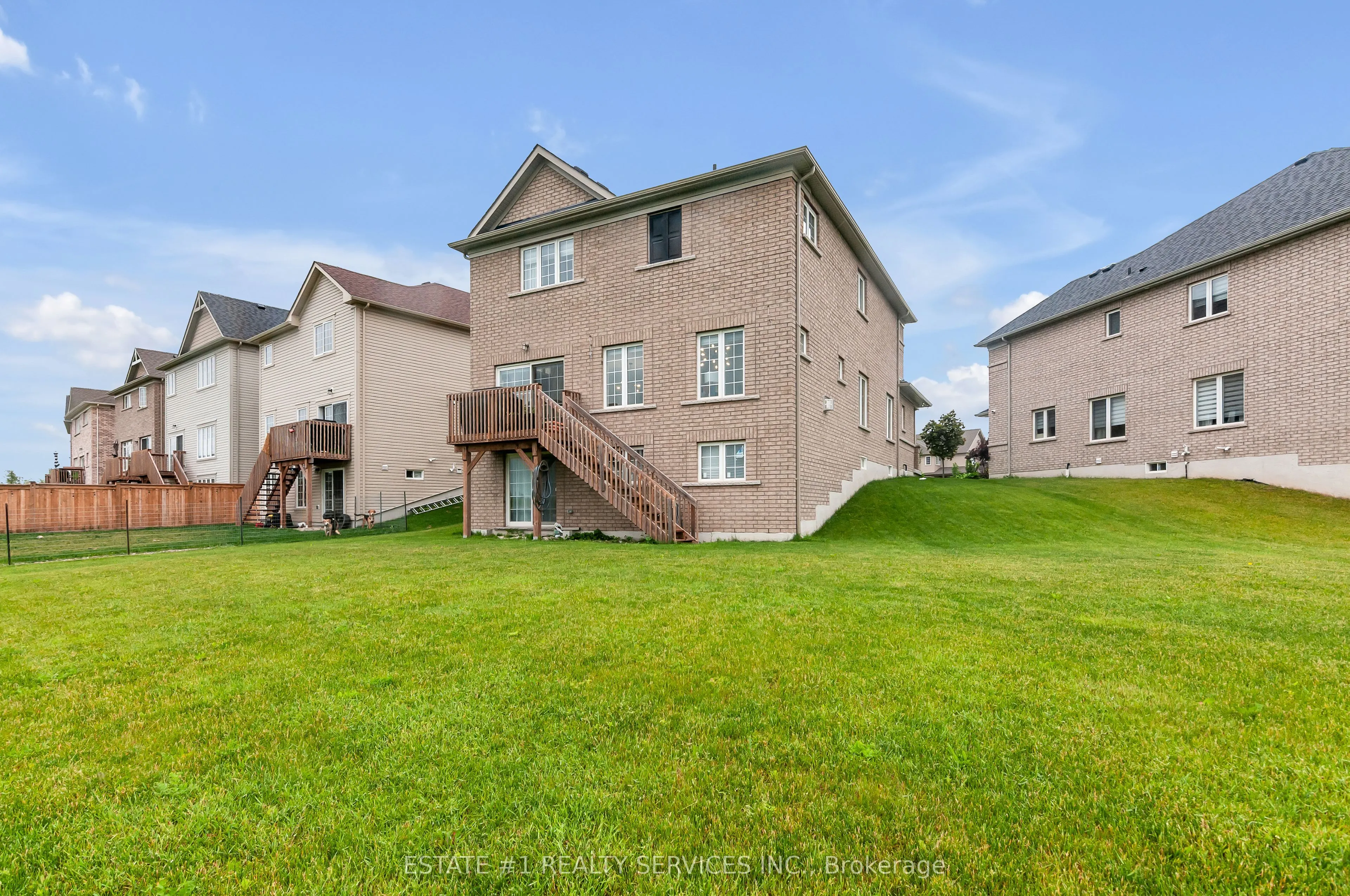 737 Gilmour Crescent