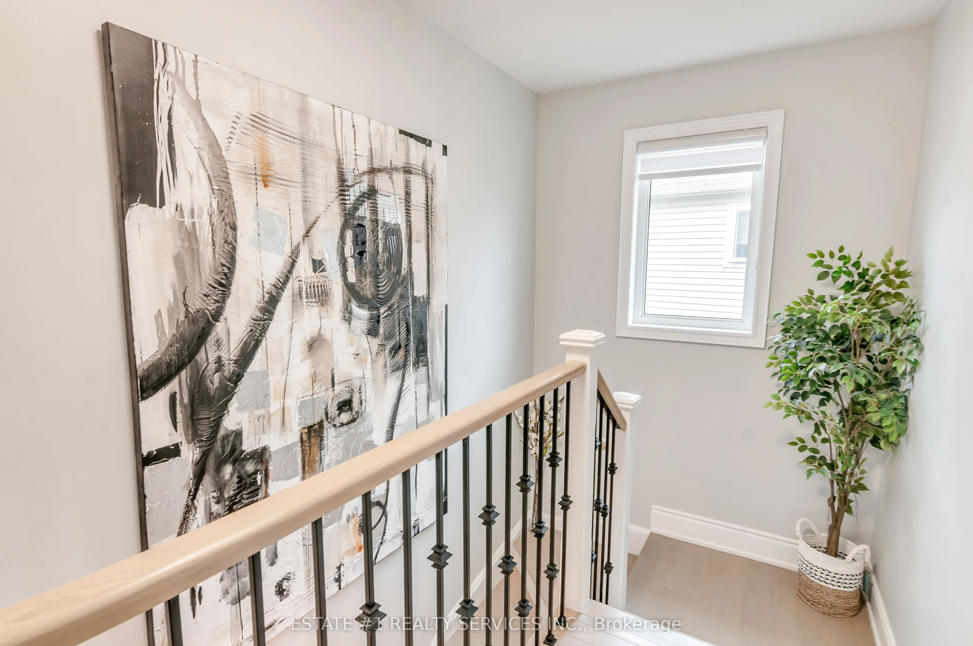 737 Gilmour Crescent