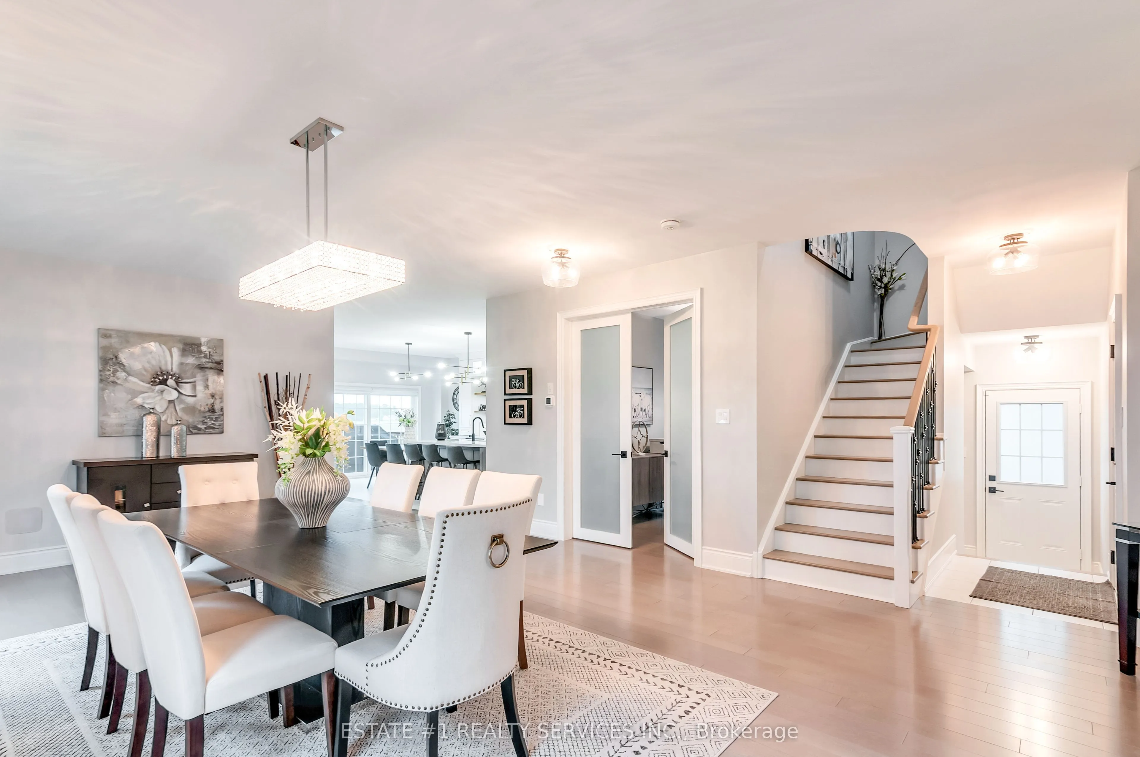 737 Gilmour Crescent