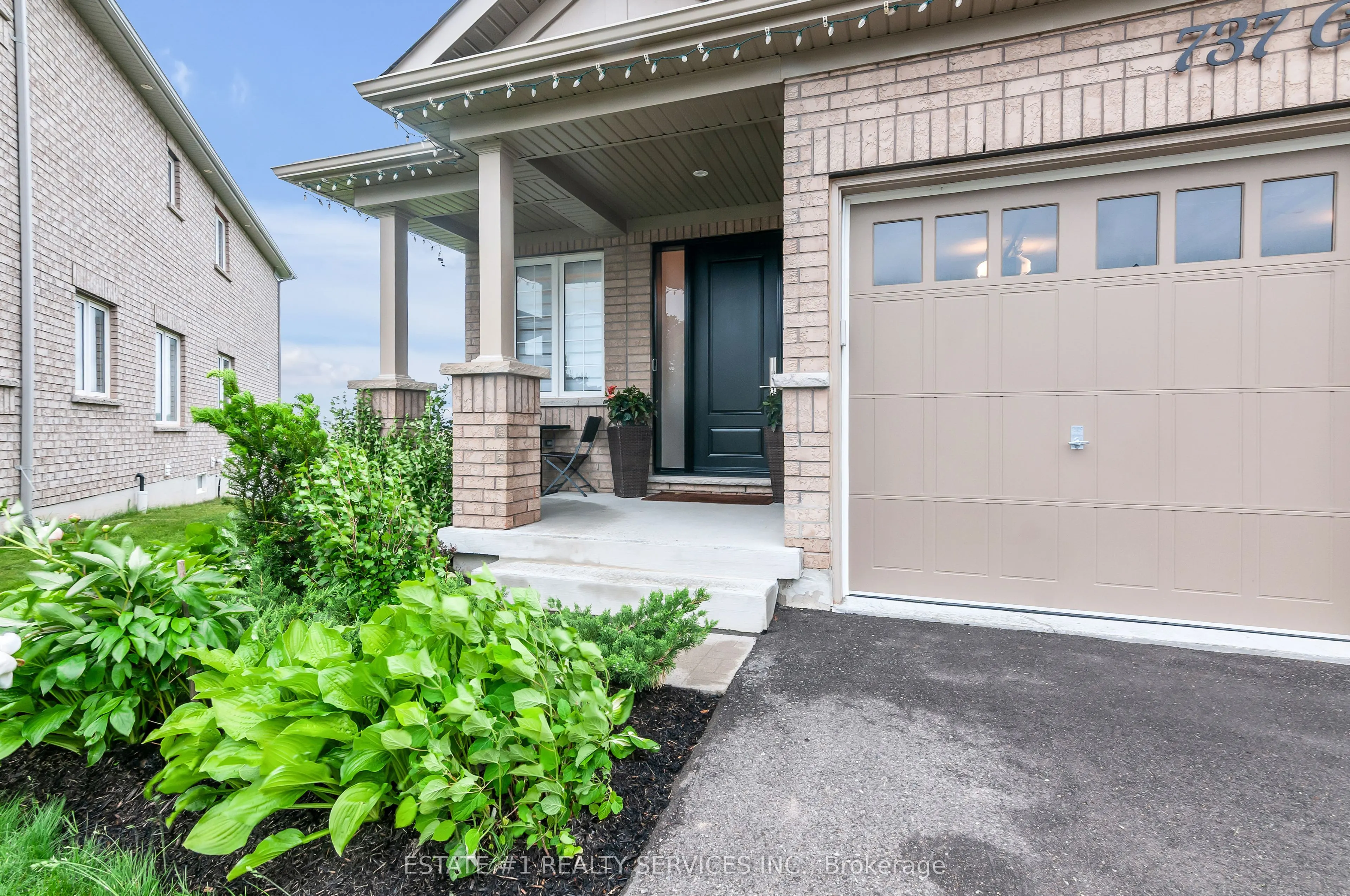 737 Gilmour Crescent