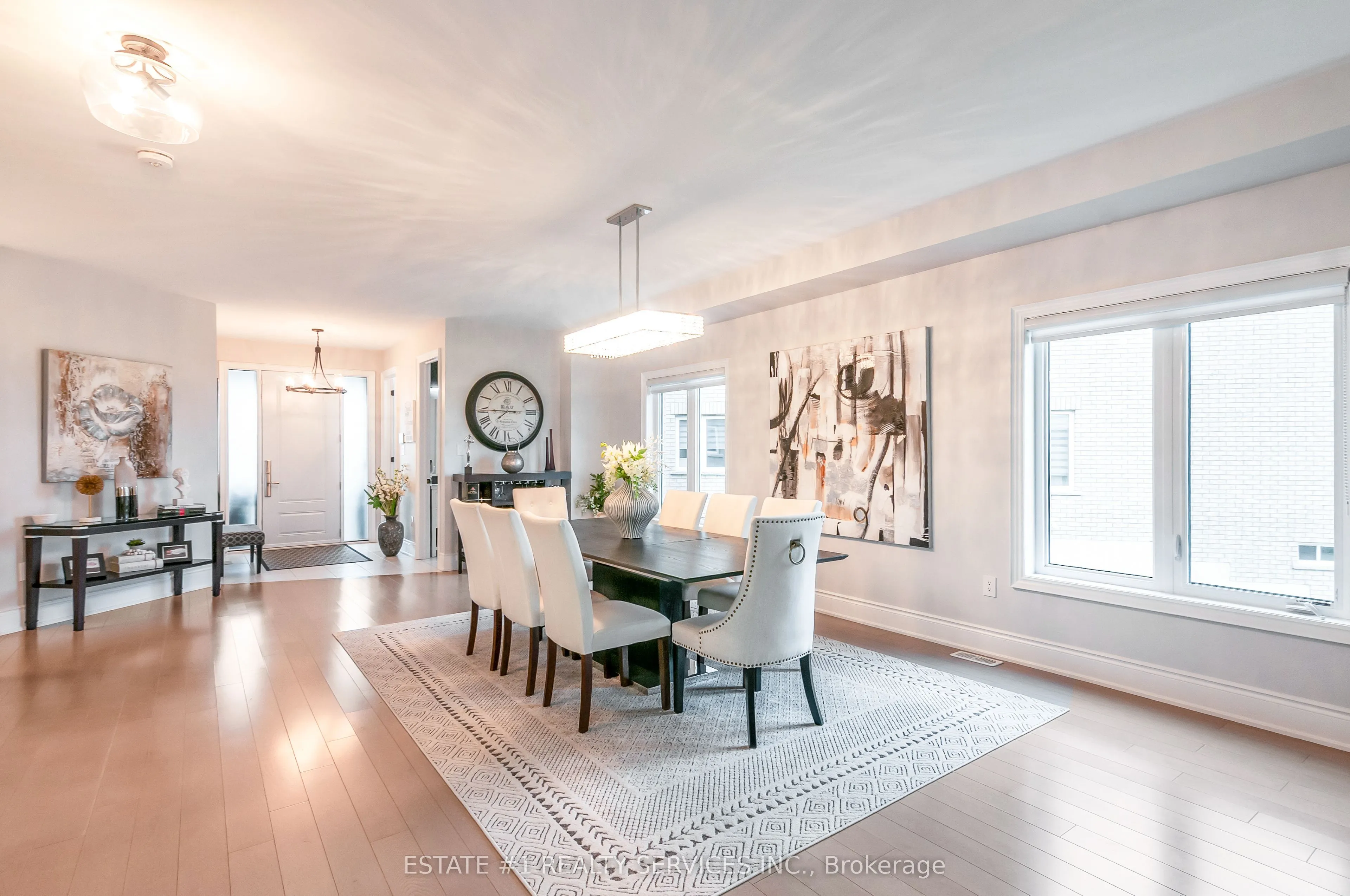 737 Gilmour Crescent