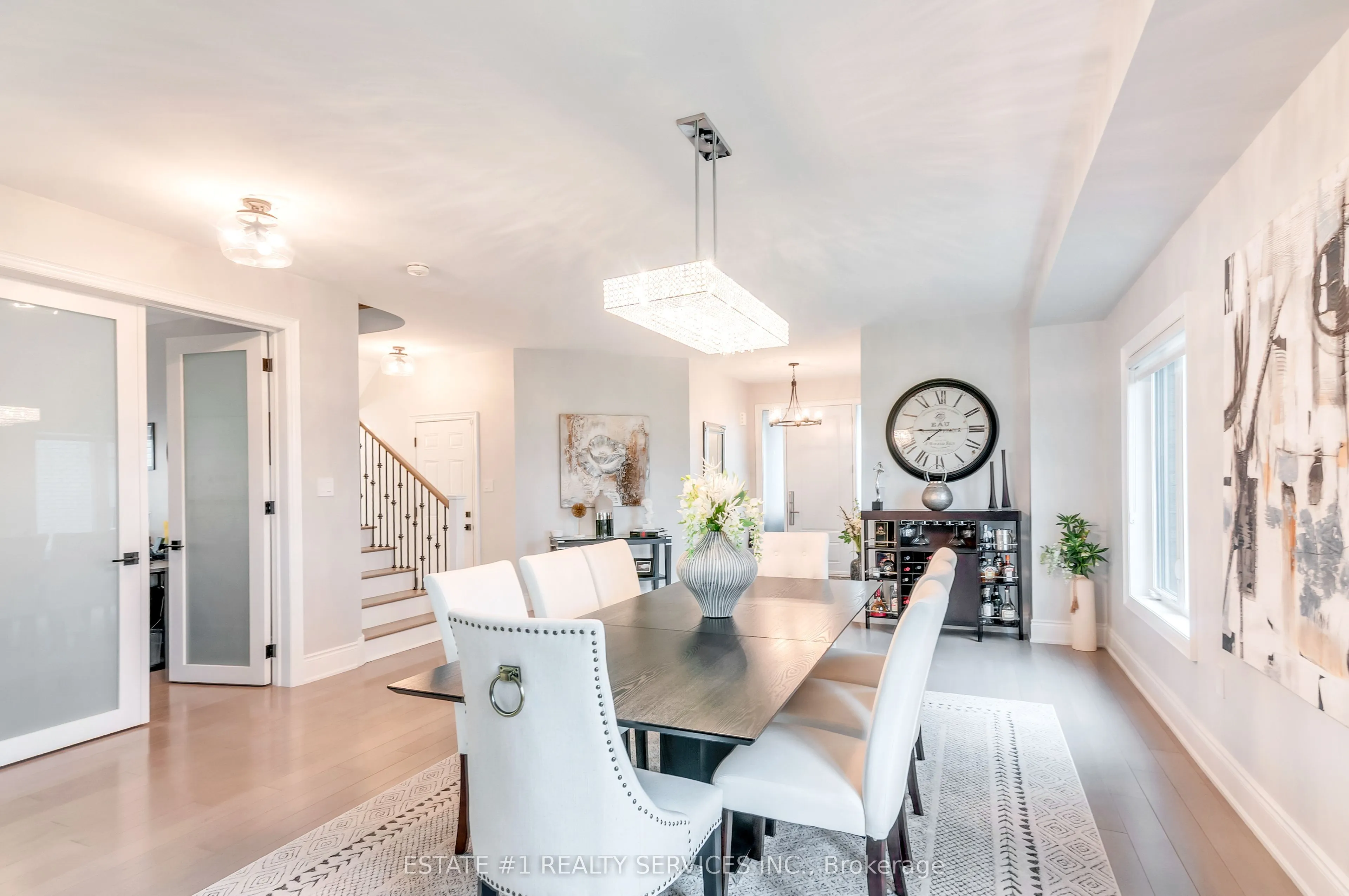 737 Gilmour Crescent