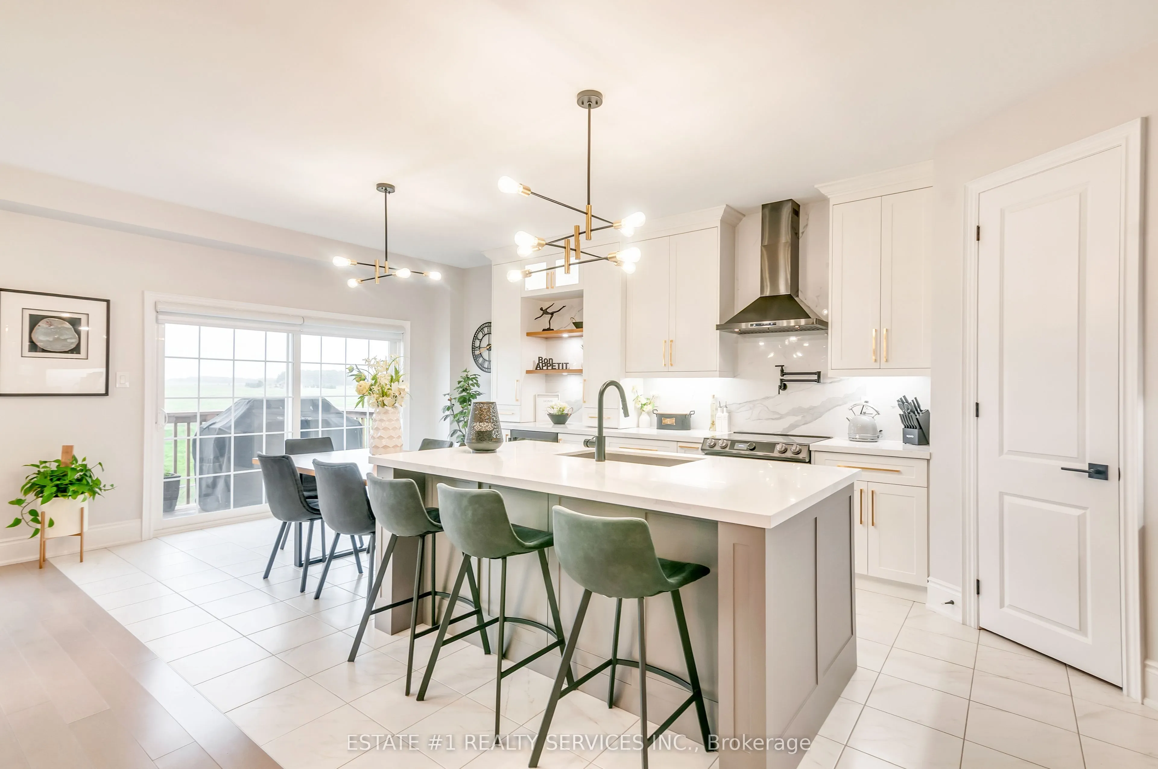 737 Gilmour Crescent