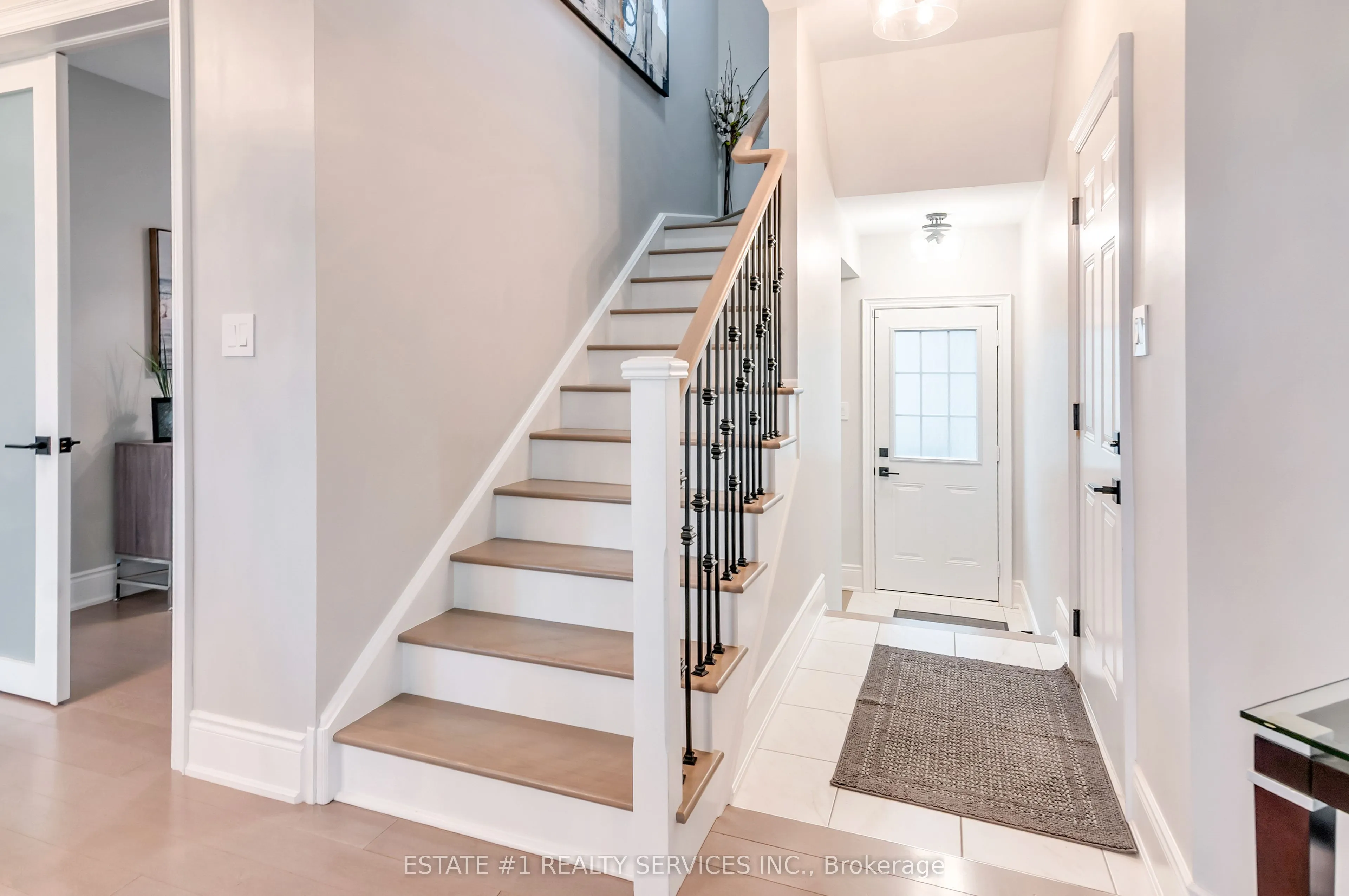 737 Gilmour Crescent
