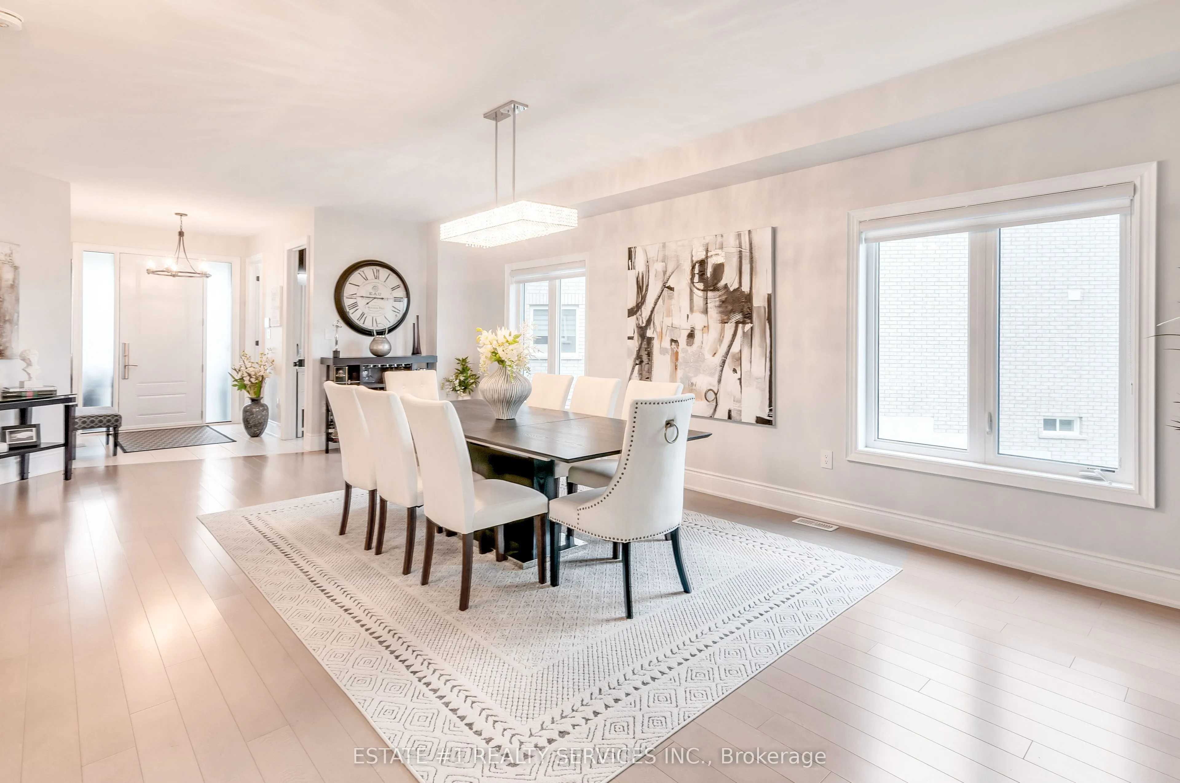 737 Gilmour Crescent