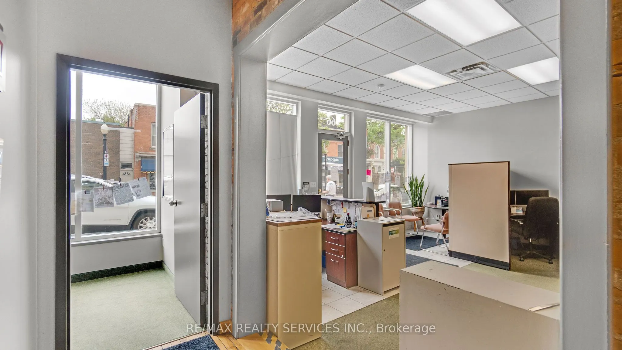 66 King Street W