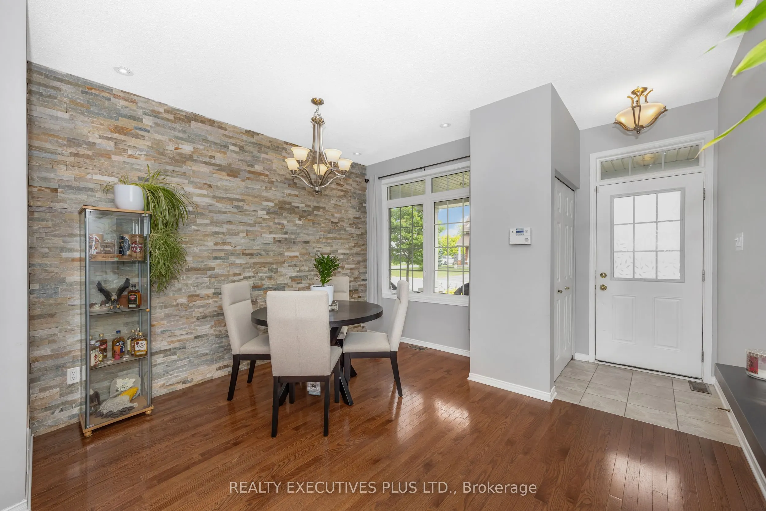 341 Jasper Crescent