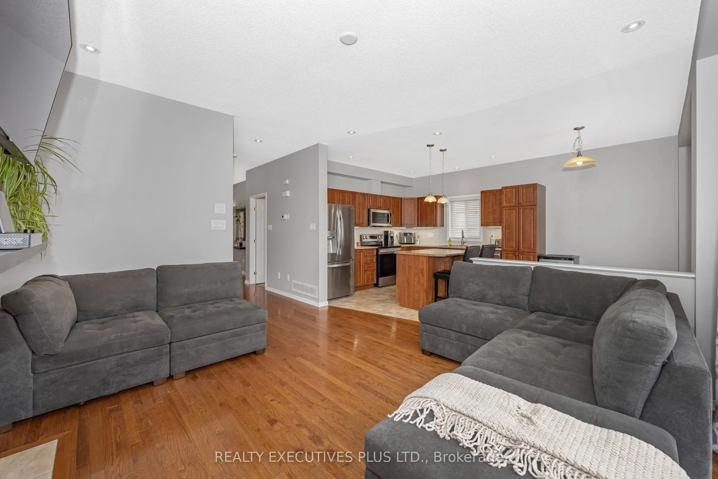 341 Jasper Crescent