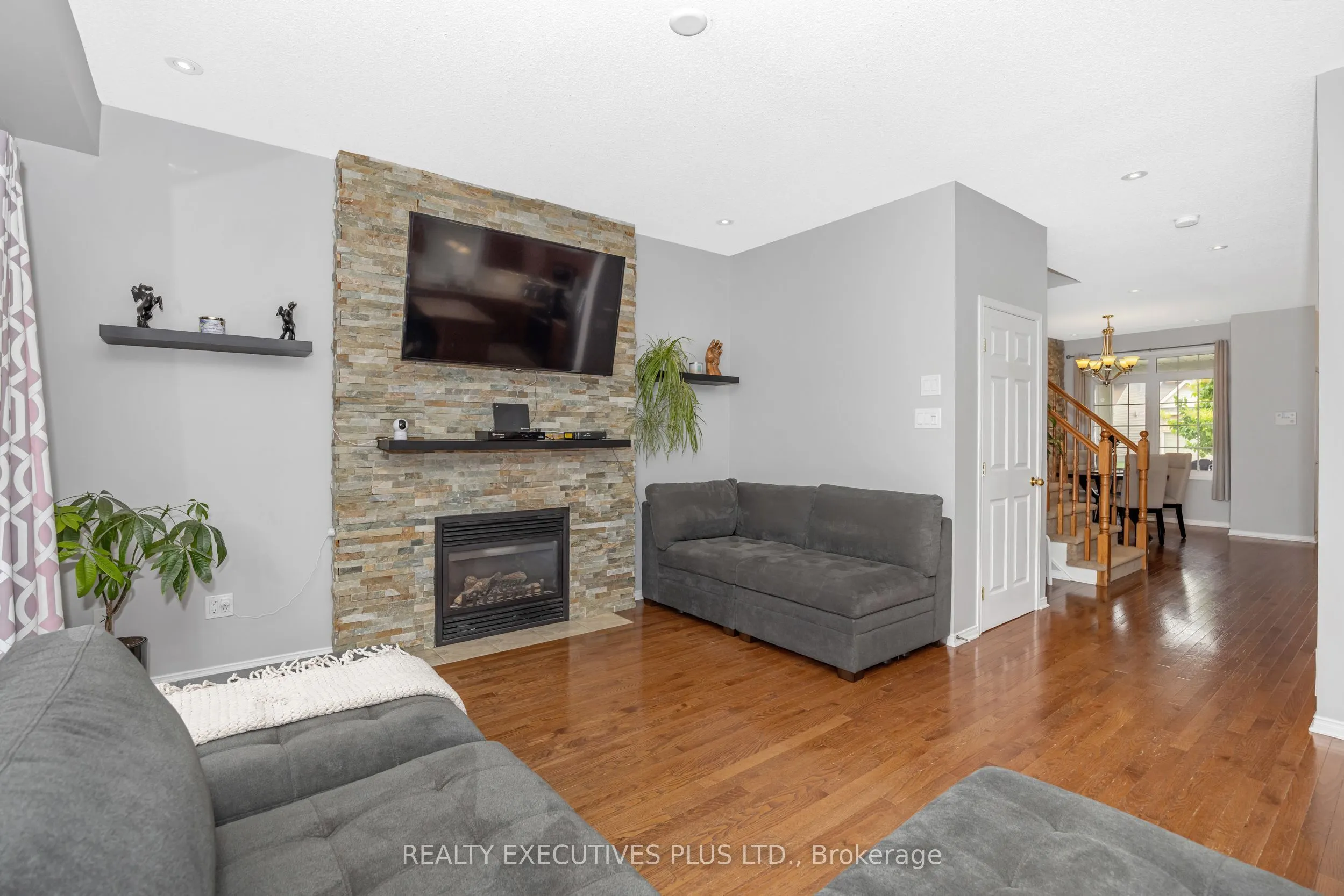341 Jasper Crescent