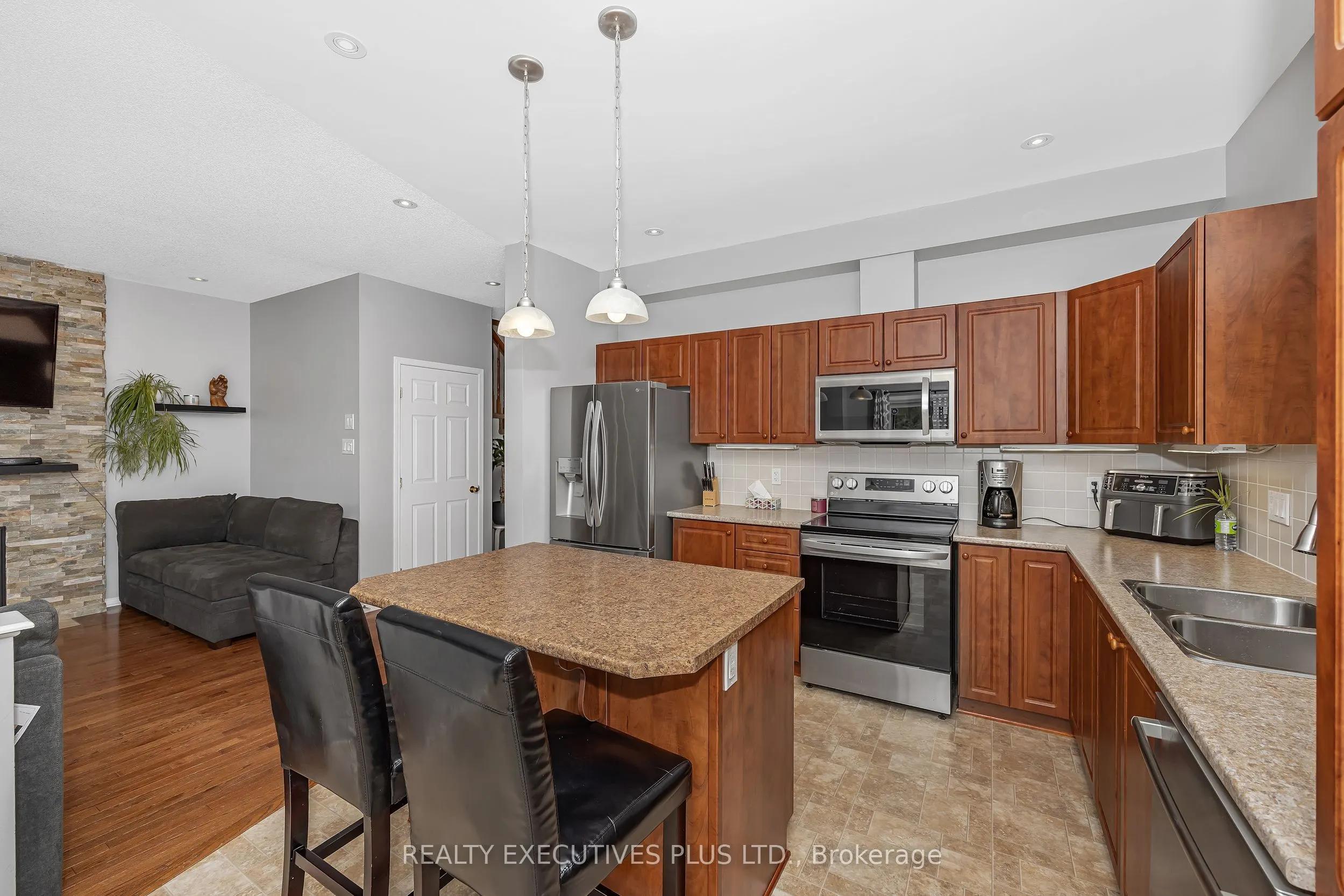 341 Jasper Crescent