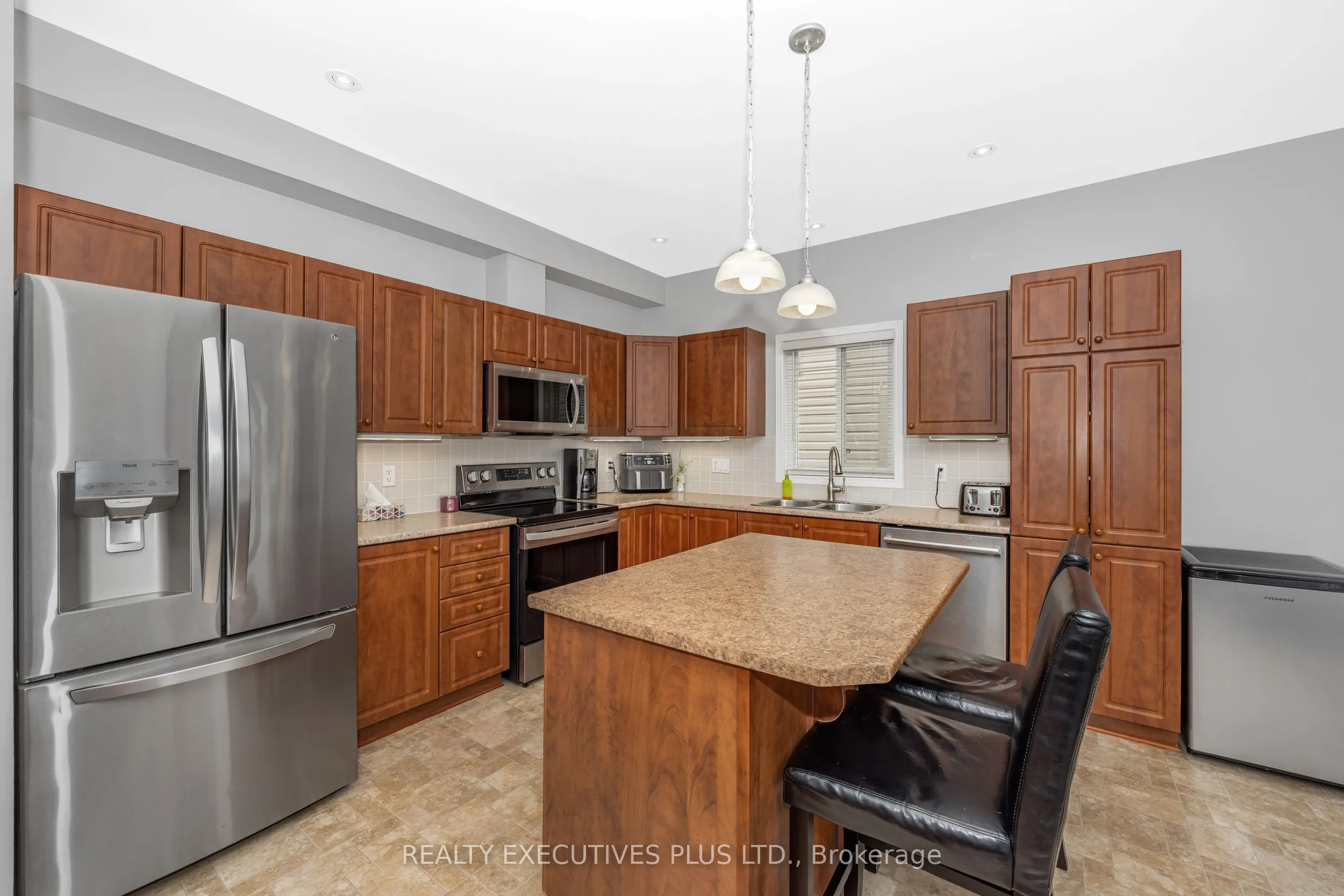 341 Jasper Crescent