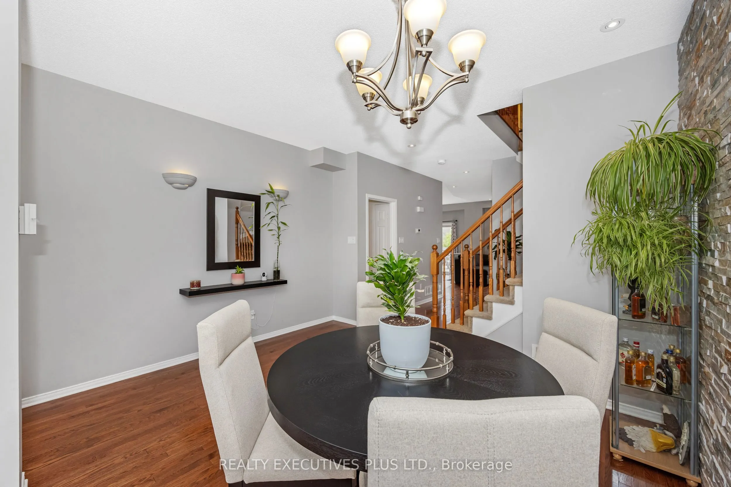341 Jasper Crescent