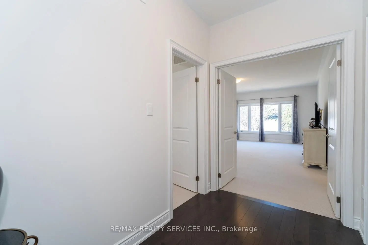 945 PONDCLIFFE Court