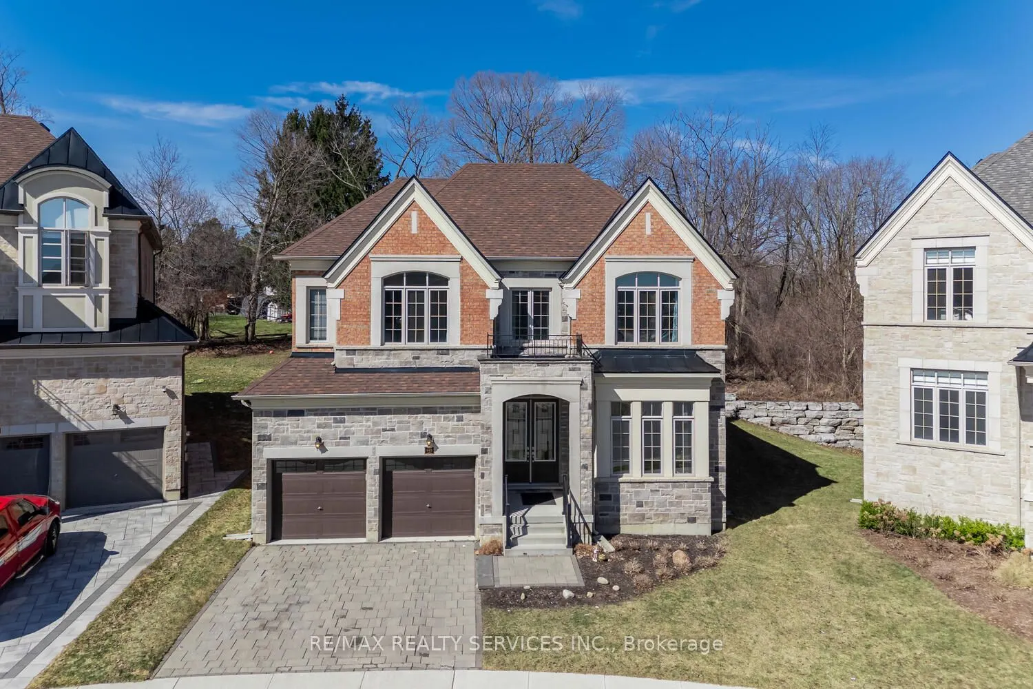 945 PONDCLIFFE Court