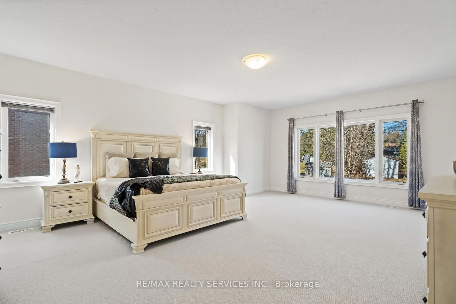 945 PONDCLIFFE Court