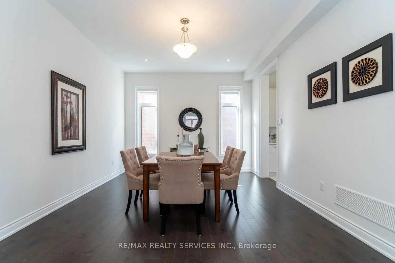 945 PONDCLIFFE Court