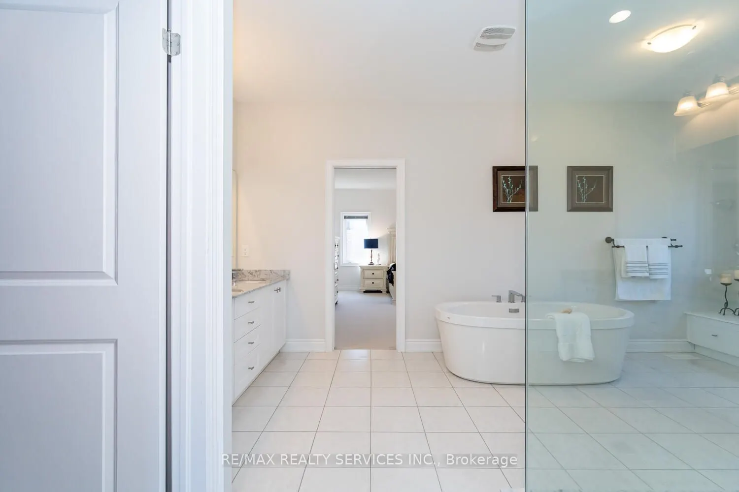 945 PONDCLIFFE Court