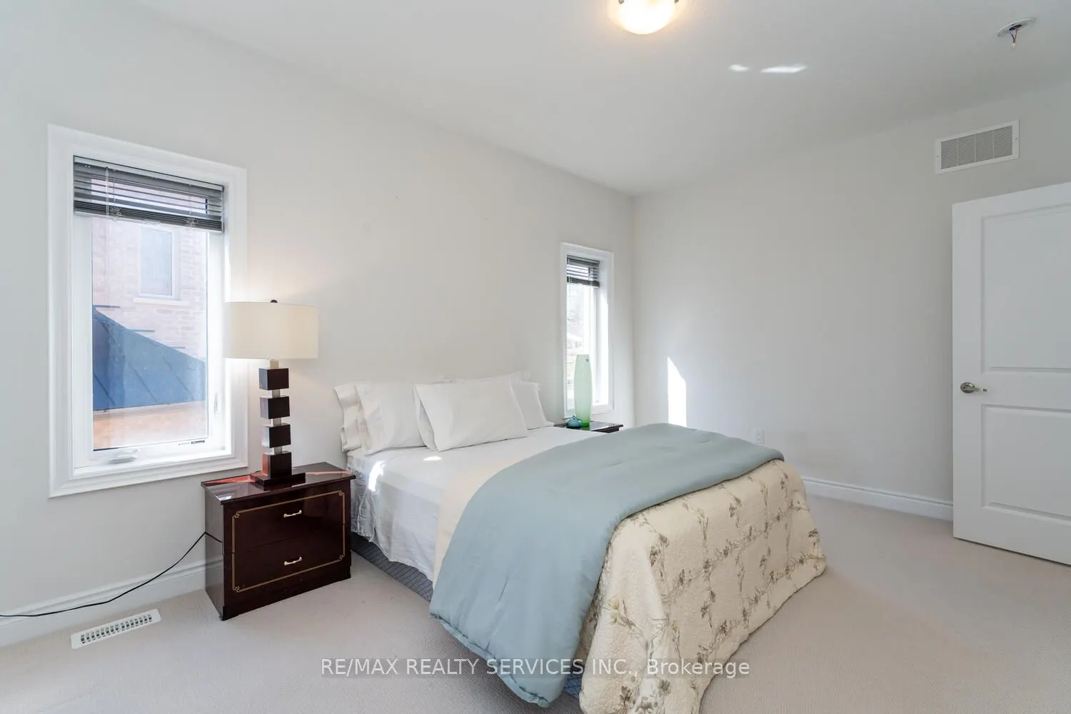 945 PONDCLIFFE Court