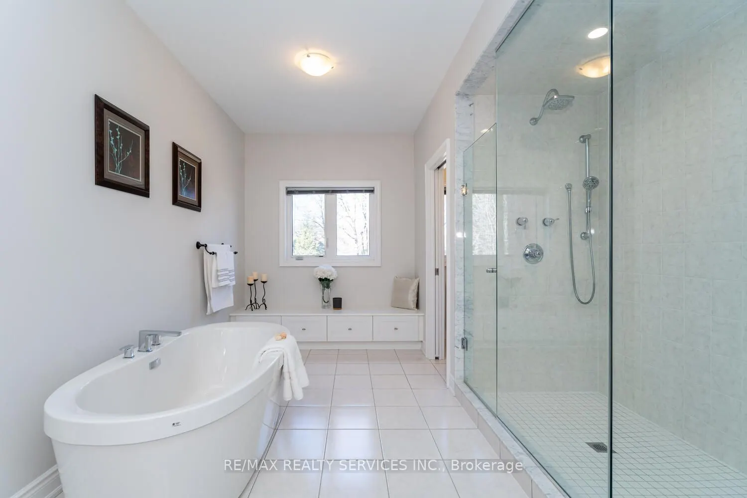 945 PONDCLIFFE Court