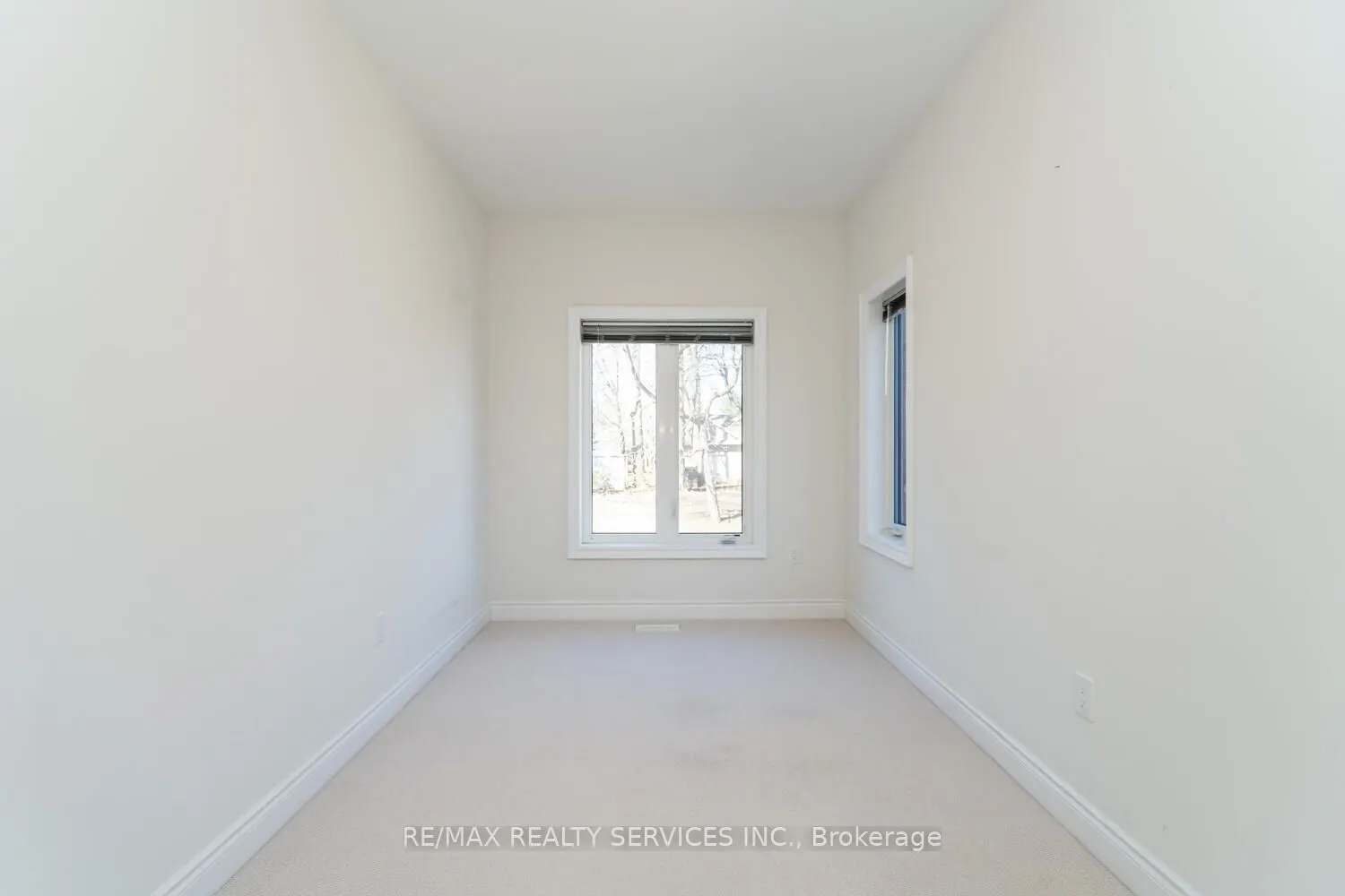 945 PONDCLIFFE Court