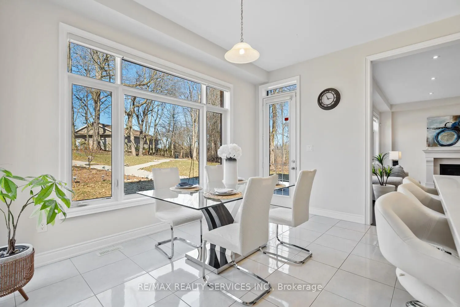 945 PONDCLIFFE Court